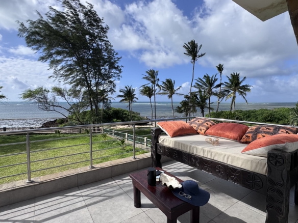 Rozzies Villa, malindi Luxurious Beachfront Holiday Villa, 6 Bedrooms