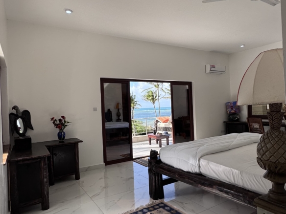 Rozzies Villa, malindi Luxurious Beachfront Holiday Villa, 6 Bedrooms
