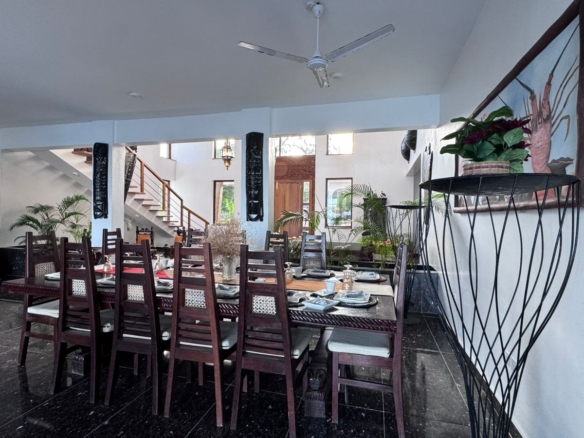 Rozzies Villa, malindi Luxurious Beachfront Holiday Villa, 6 Bedrooms