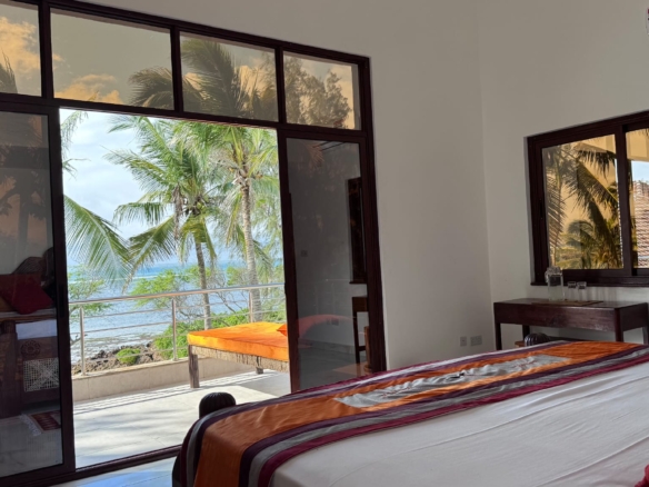 Rozzies Villa, malindi Luxurious Beachfront Holiday Villa, 6 Bedrooms