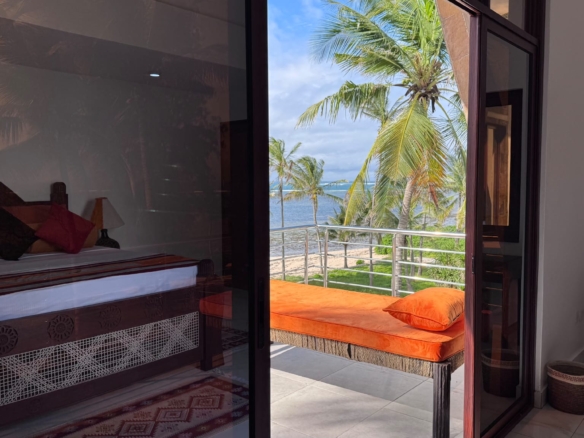 Rozzies Villa, malindi Luxurious Beachfront Holiday Villa, 6 Bedrooms