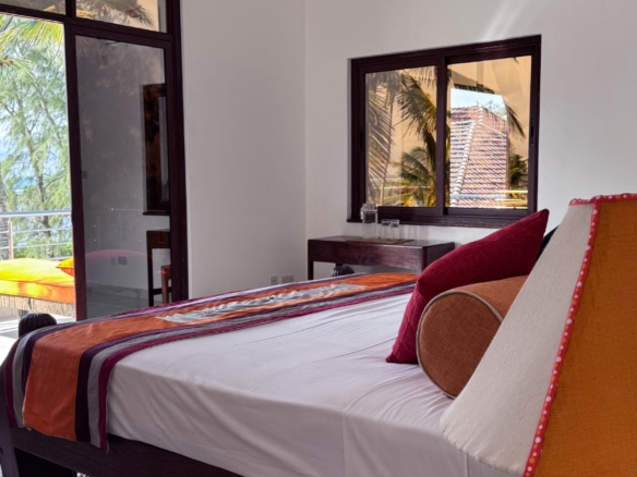 Rozzies Villa, malindi Luxurious Beachfront Holiday Villa, 6 Bedrooms