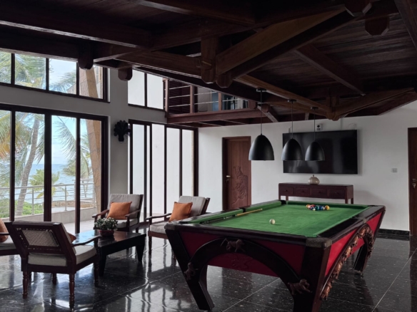 Rozzies Villa, malindi Luxurious Beachfront Holiday Villa, 6 Bedrooms