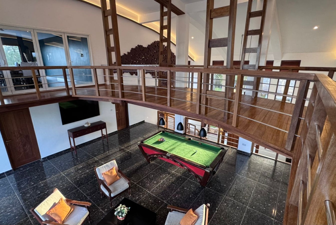 Rozzies Villa, malindi Luxurious Beachfront Holiday Villa, 6 Bedrooms