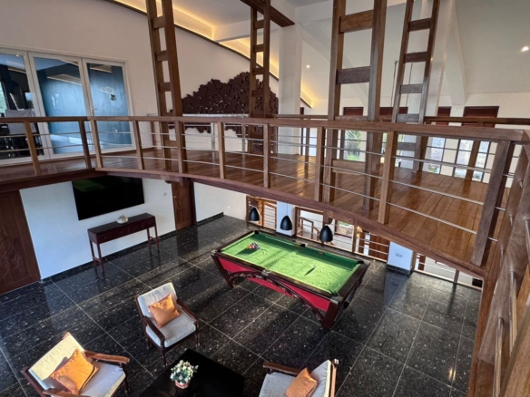 Rozzies Villa, malindi Luxurious Beachfront Holiday Villa, 6 Bedrooms