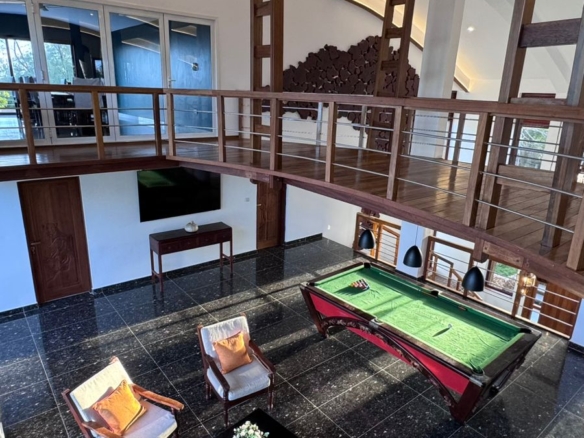 Rozzies Villa, malindi Luxurious Beachfront Holiday Villa, 6 Bedrooms