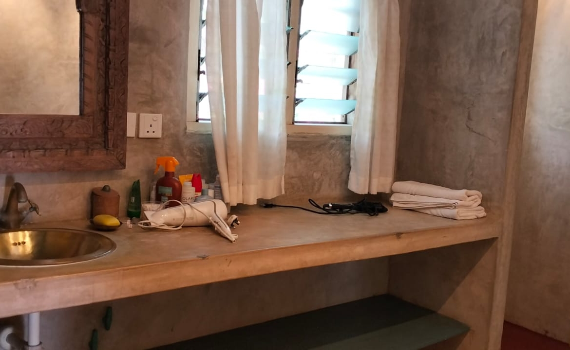 For Sale: Furnished 4BR Moroccan-style beachfront villa on Silversands Beach, Malindi. Ocean-view Jacuzzi, pool, DSQ, art-filled garden. USD 500K.