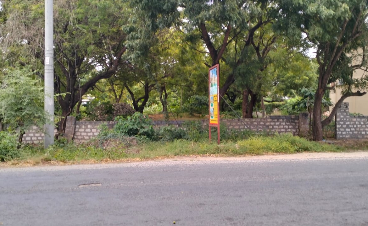 Prime half-acre plot for sale in Watamu, opposite Blue Moon Mall on Turtle Bay Road. Asking Ksh 25M. Clean title, mature trees, fenced, near Hemingway’s.
