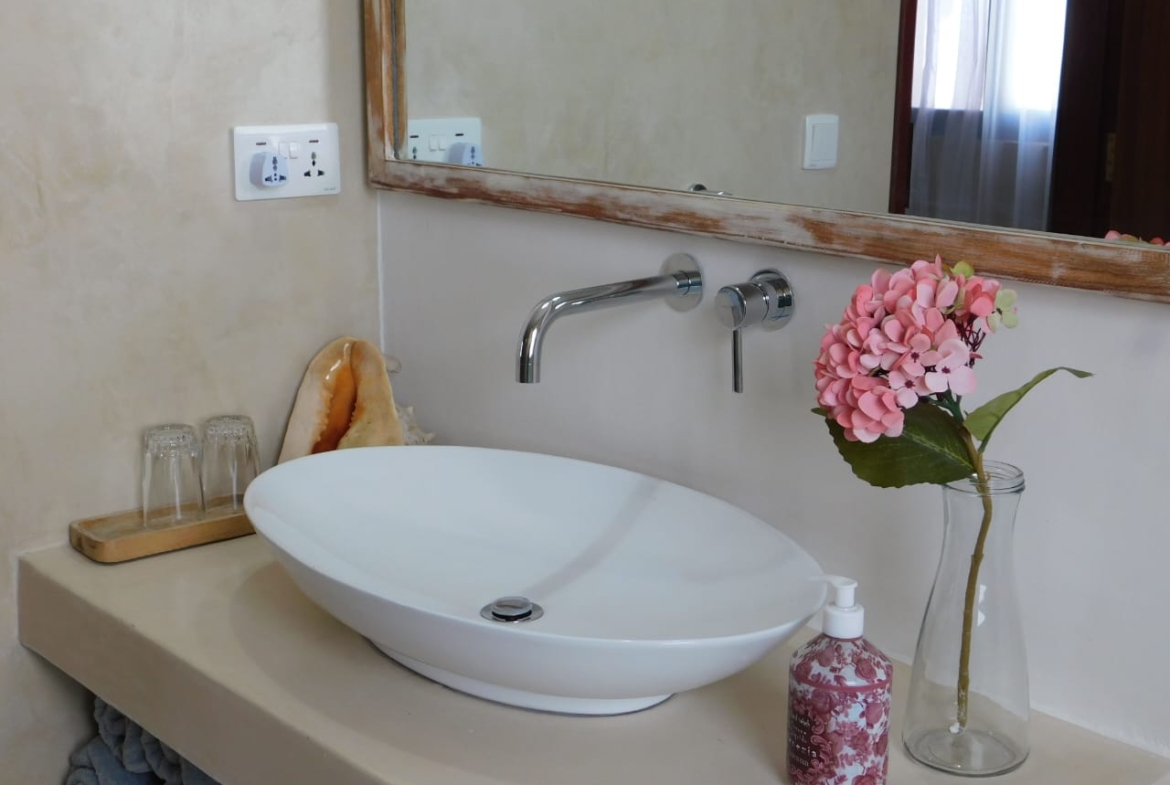 Stay in fully furnished 1 & 2-bedroom Marine Park Watamu apartments. Ocean-view balconies, pool, daily rates from KES 11,000/night.