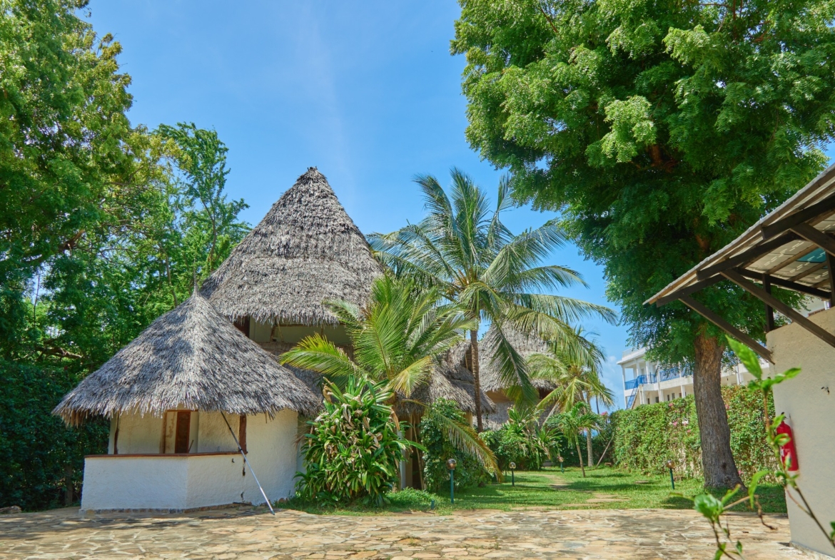 Fully furnished 2-bedroom duplex cottage for sale at Park Marine Villas, Silversands Road Malindi. Each floor has a bedroom. Steps to beach, 2 pools. €125,000.