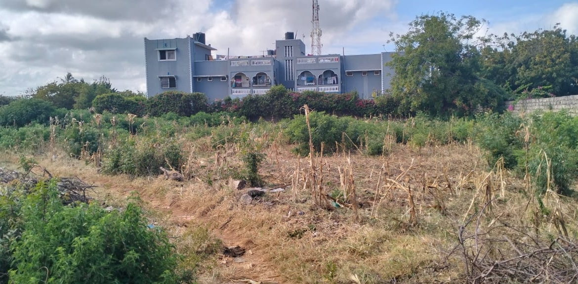 Prime 50x100 vacant plot in Casuarina, Malindi for KSh 3.5M. Secure and well-positioned just off Casuarina Road, 10 minutes to Silver Sands Beach. Perfect for residential or boutique commercial use, with utilities nearby and a clean title. Contact Mkaazi Real Estate LTD for viewing and verification today.