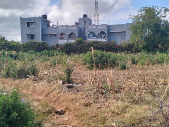 Prime 50x100 vacant plot in Casuarina, Malindi for KSh 3.5M. Secure and well-positioned just off Casuarina Road, 10 minutes to Silver Sands Beach. Perfect for residential or boutique commercial use, with utilities nearby and a clean title. Contact Mkaazi Real Estate LTD for viewing and verification today.