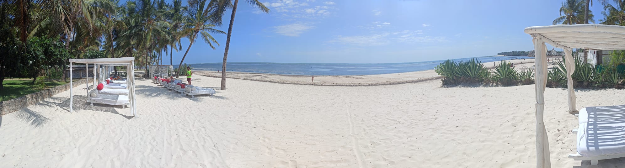 Luxury 2-bedroom apartment directly on Casuarina Beach, Malindi Kenya