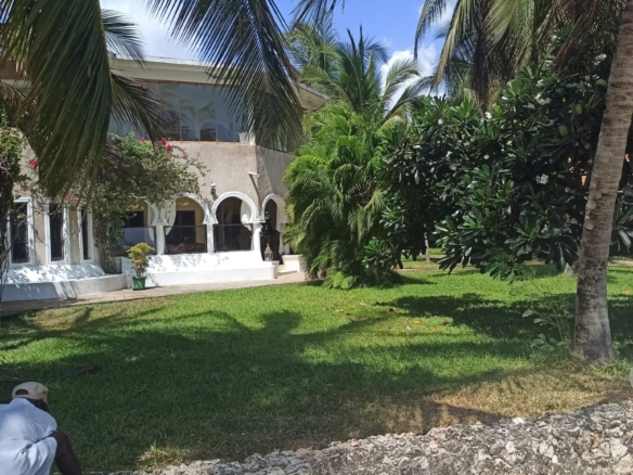Luxury 2-bedroom apartment directly on Casuarina Beach, Malindi Kenya