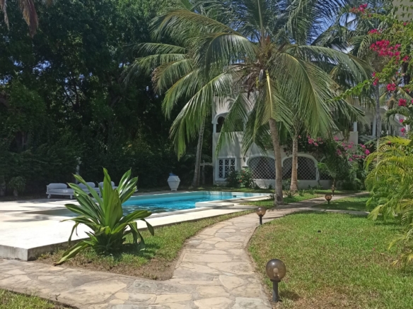 Luxury 2-bedroom apartment directly on Casuarina Beach, Malindi Kenya