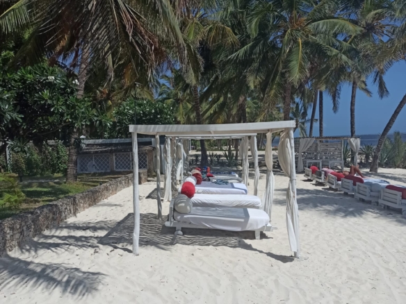 Luxury 2-bedroom apartment directly on Casuarina Beach, Malindi Kenya