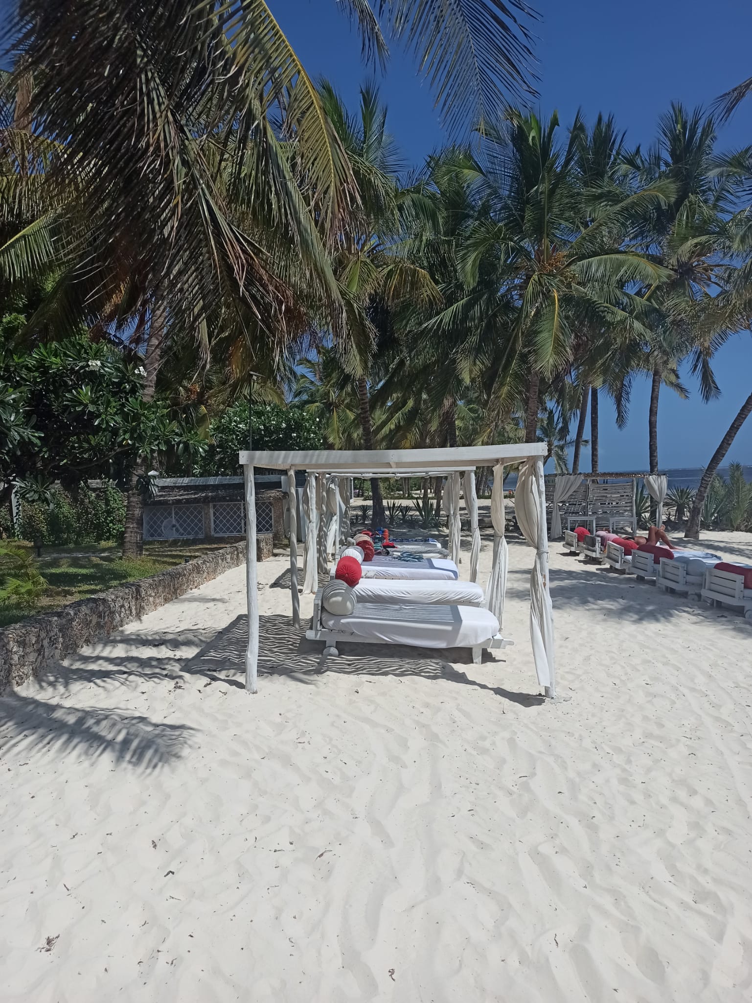 Luxury 2-bedroom apartment directly on Casuarina Beach, Malindi Kenya