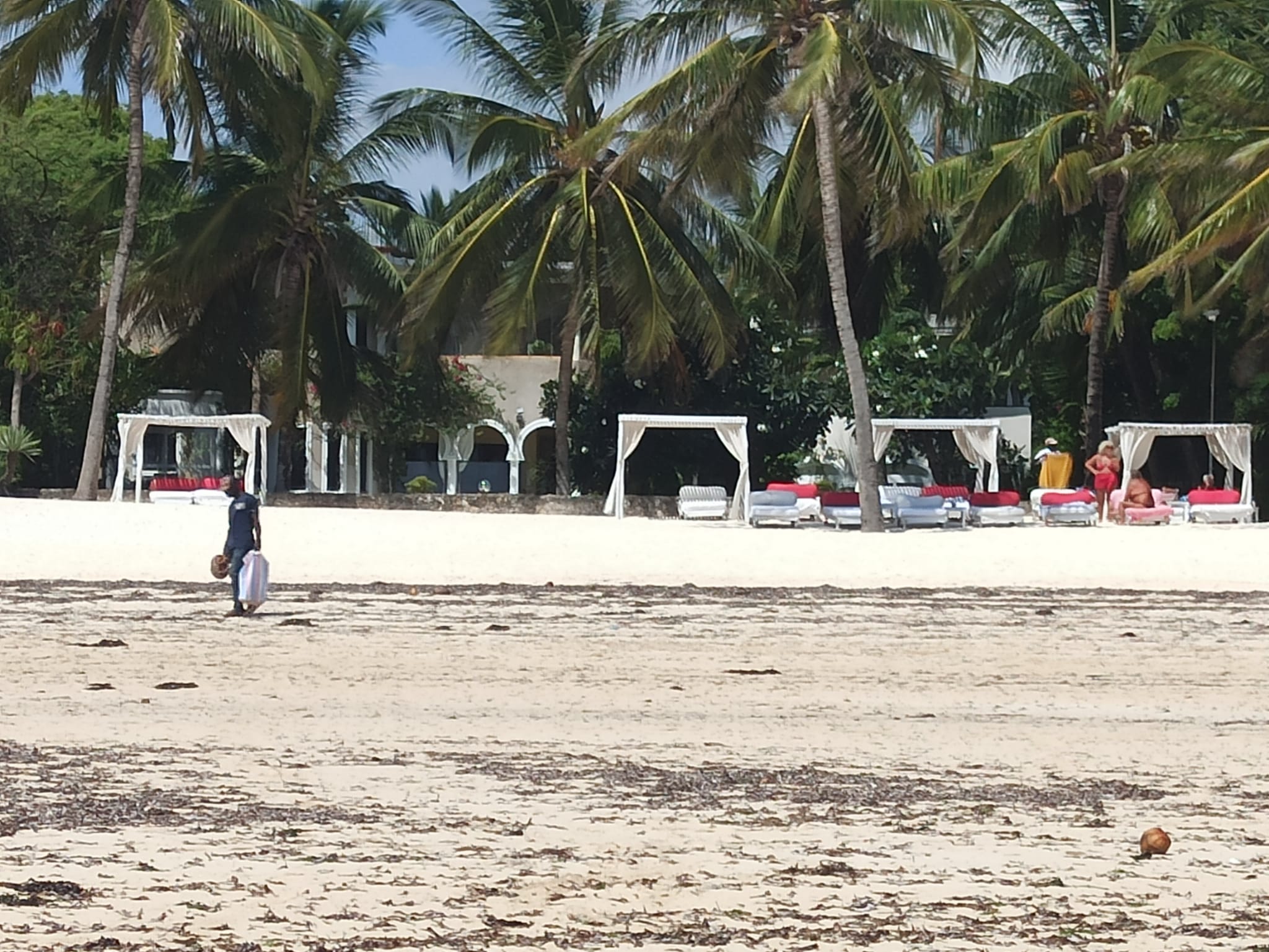 Luxury 2-bedroom apartment directly on Casuarina Beach, Malindi Kenya