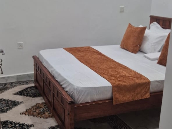 Stay in comfort at our fully furnished 2-bedroom apartment in Malindi, perfect for short stays, work trips, or vacations. Includes Wi-Fi, Smart TV, kitchen, security, and beach access nearby. From KSh 7,500 per night.