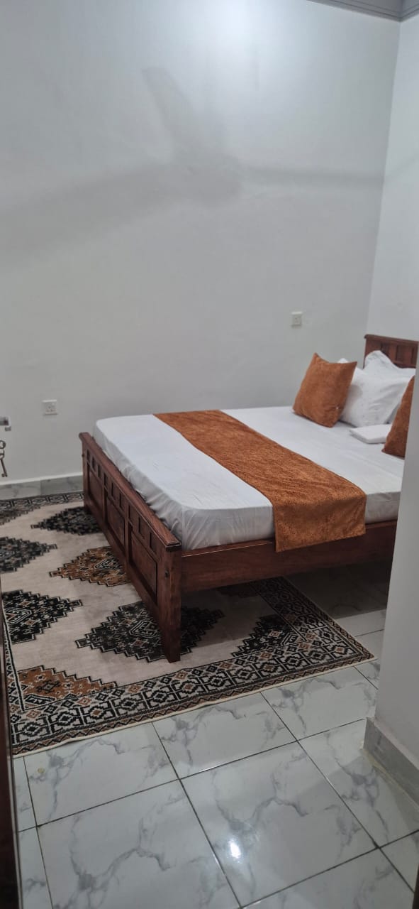 Stay in comfort at our fully furnished 2-bedroom apartment in Malindi, perfect for short stays, work trips, or vacations. Includes Wi-Fi, Smart TV, kitchen, security, and beach access nearby. From KSh 7,500 per night.