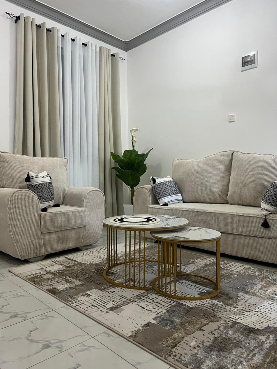 Stay in comfort at our fully furnished 2-bedroom apartment in Malindi, perfect for short stays, work trips, or vacations. Includes Wi-Fi, Smart TV, kitchen, security, and beach access nearby. From KSh 7,500 per night.