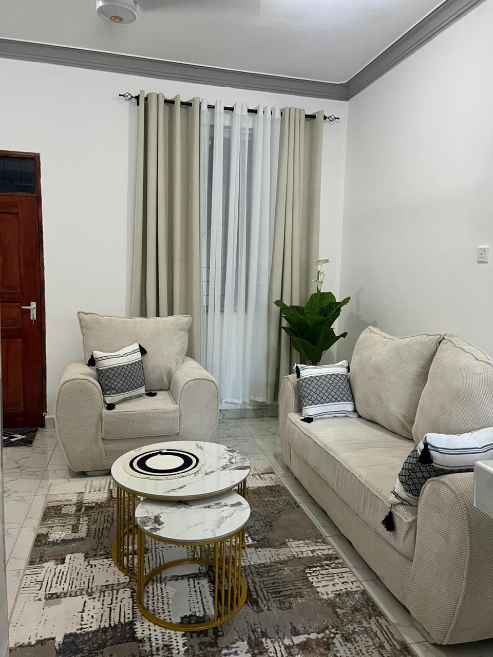 Stay in comfort at our fully furnished 2-bedroom apartment in Malindi, perfect for short stays, work trips, or vacations. Includes Wi-Fi, Smart TV, kitchen, security, and beach access nearby. From KSh 7,500 per night.
