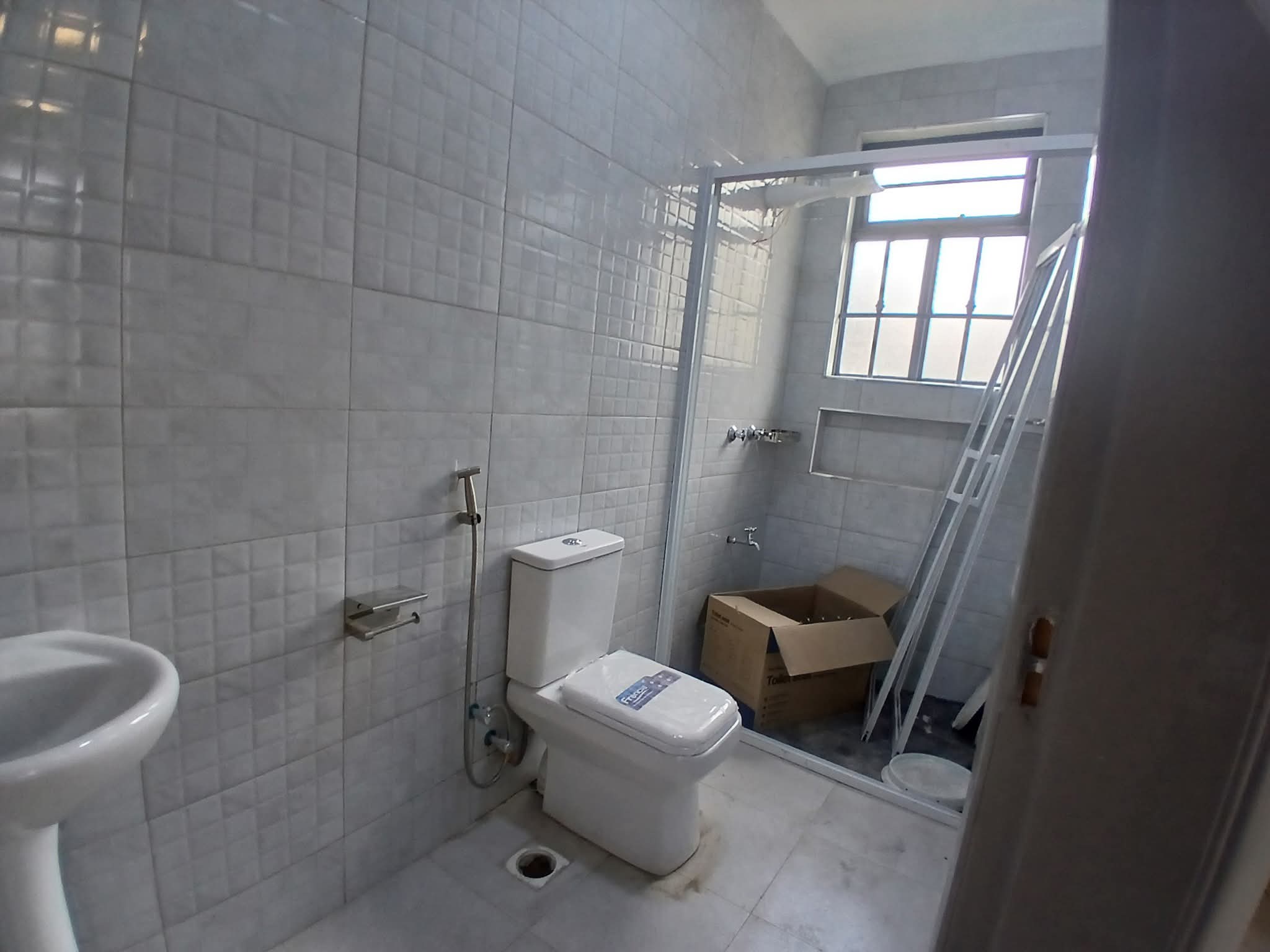 Executive 4-bedroom all-en-suite mansion for sale in Ruiru Mugutha. Gated community of 6 units, 40/80 plot, smart lighting, fitted kitchen, DSQ, and solar heating. Only 3.5 km from Thika Road. Asking KSh 22M.