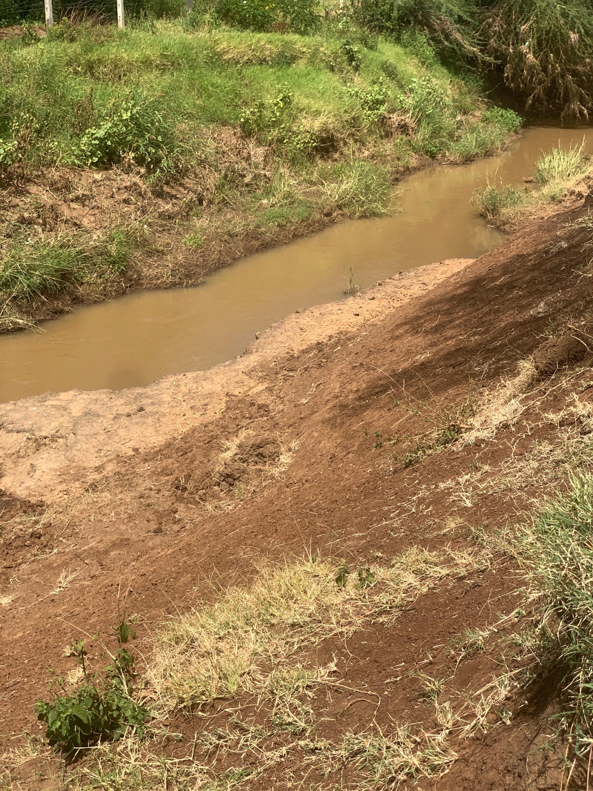 290 acres of land for sale in Rumuruti–Nanyuki with seasonal River Pesi flow. Ideal for agriculture, ranching, and investment. KSh 500,000 per acre
