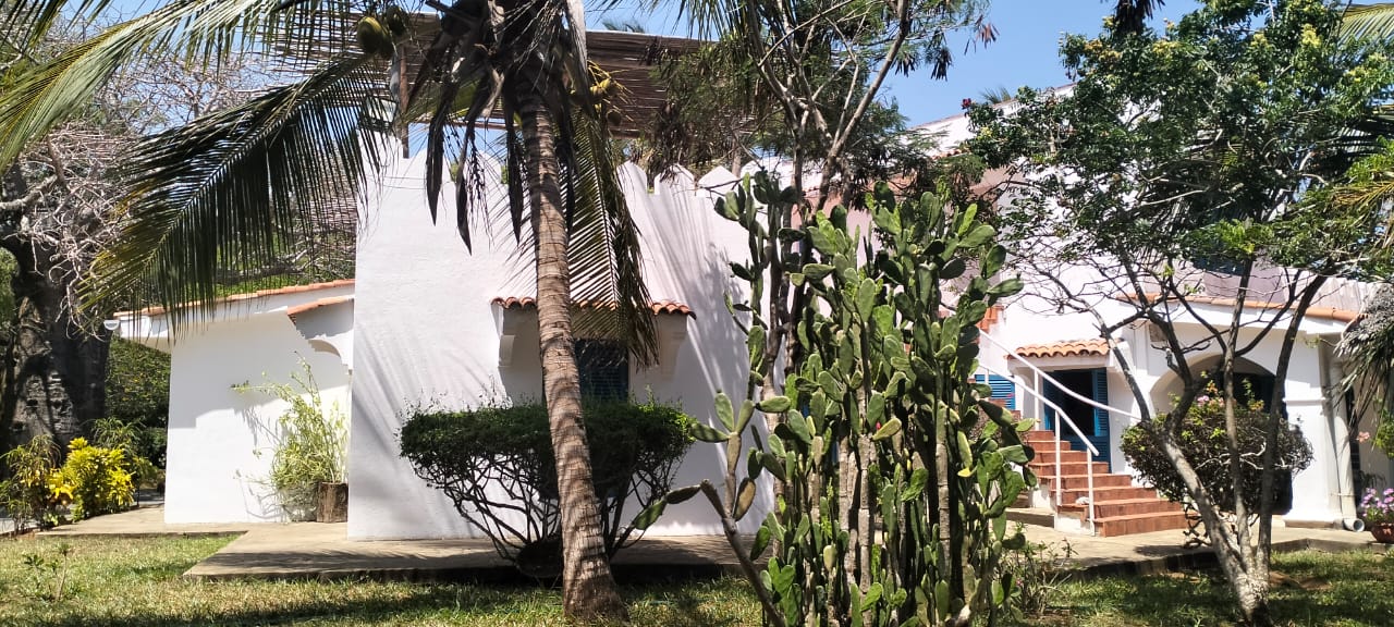 Beachfront Villa on 4.2 Acres for sale on Bofa Beach in Kilifi