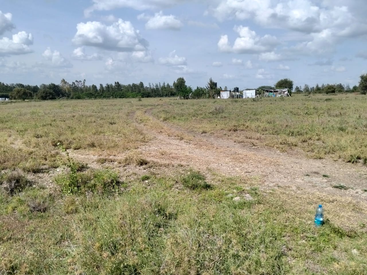 Prime acreage available in the Kitengela–Kisaju area just 900 metres from tarmac. Choose from 4-acre, 2-acre, and 1.5-acre parcels ideal for both residential and commercial development.