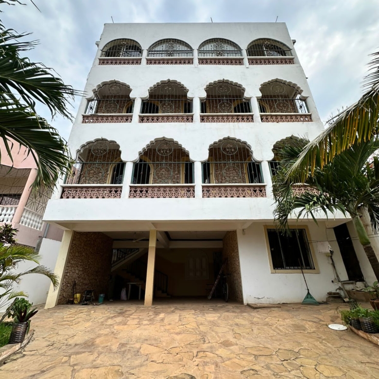 Modern 2-bedroom apartment for rent on Casuarina Road, Malindi. Prime location near Kilili Baharini, offering comfort, security, and convenience at KSh 30,000 monthly