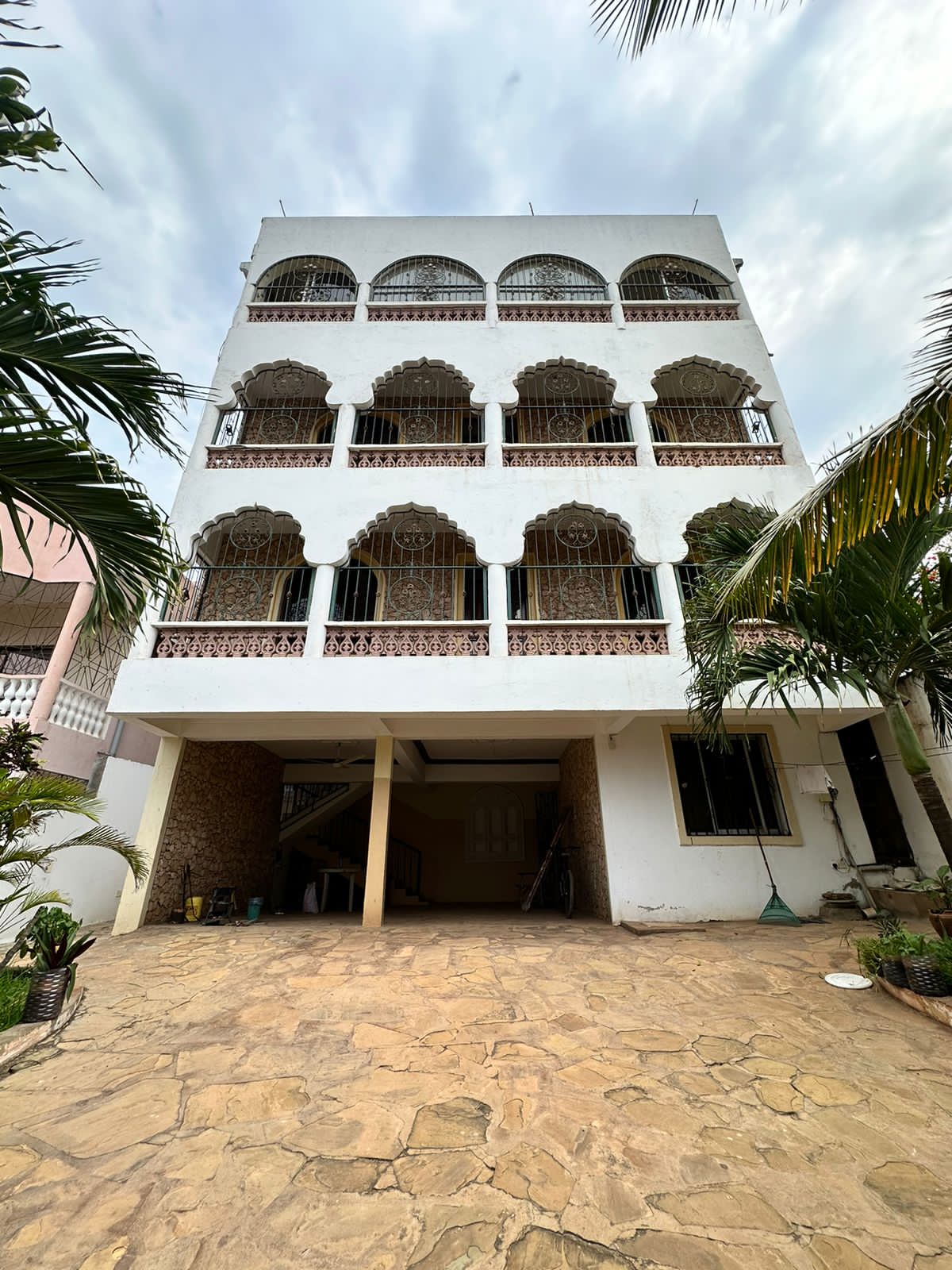 Modern 2-bedroom apartment for rent on Casuarina Road, Malindi. Prime location near Kilili Baharini, offering comfort, security, and convenience at KSh 30,000 monthly