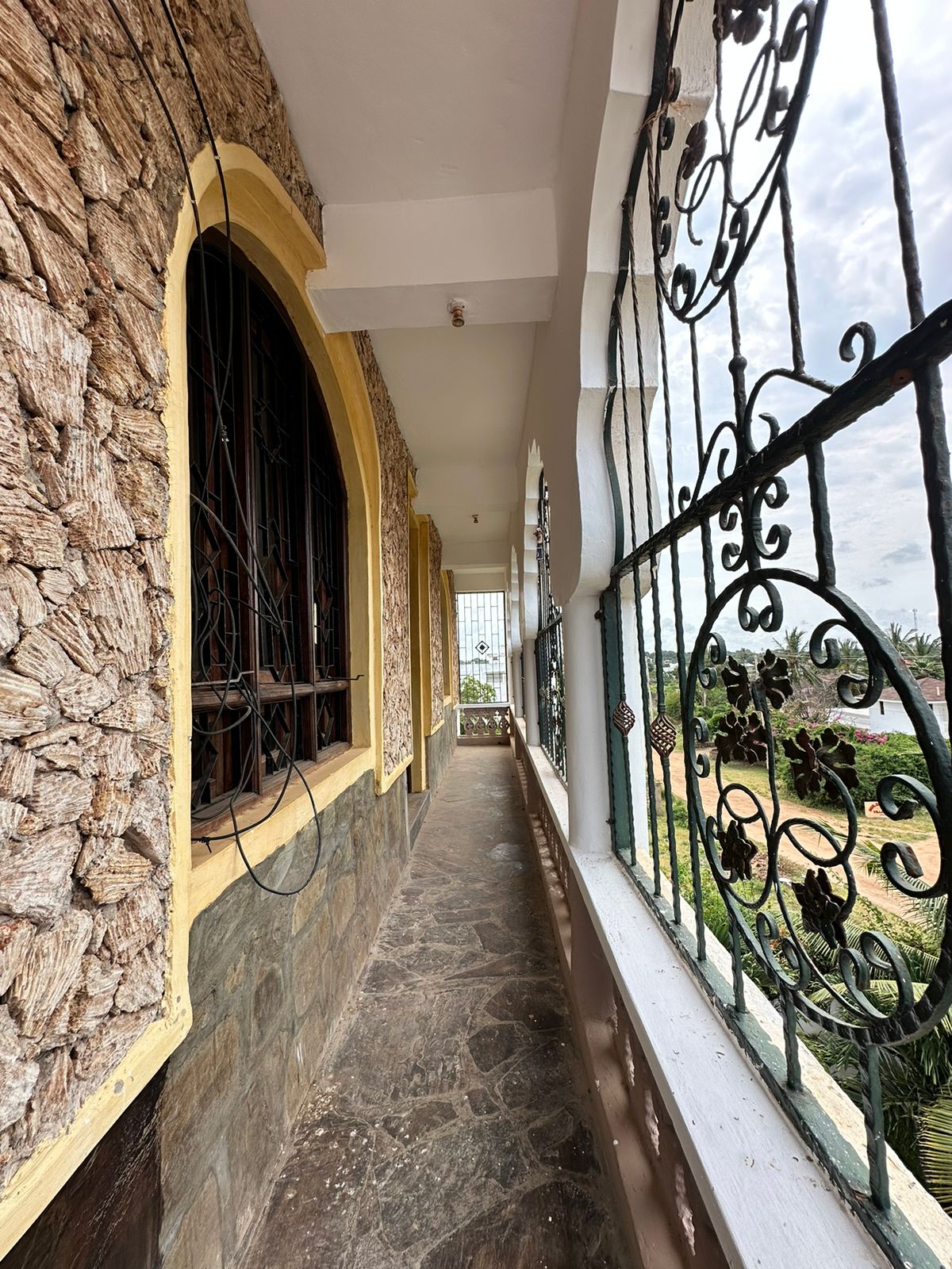 Modern 2-bedroom apartment for rent on Casuarina Road, Malindi. Prime location near Kilili Baharini, offering comfort, security, and convenience at KSh 30,000 monthly.