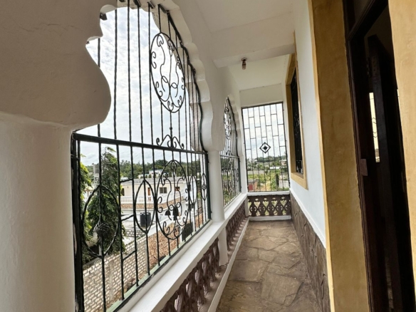 Modern 2-bedroom apartment for rent on Casuarina Road, Malindi. Prime location near Kilili Baharini, offering comfort, security, and convenience at KSh 30,000 monthly.