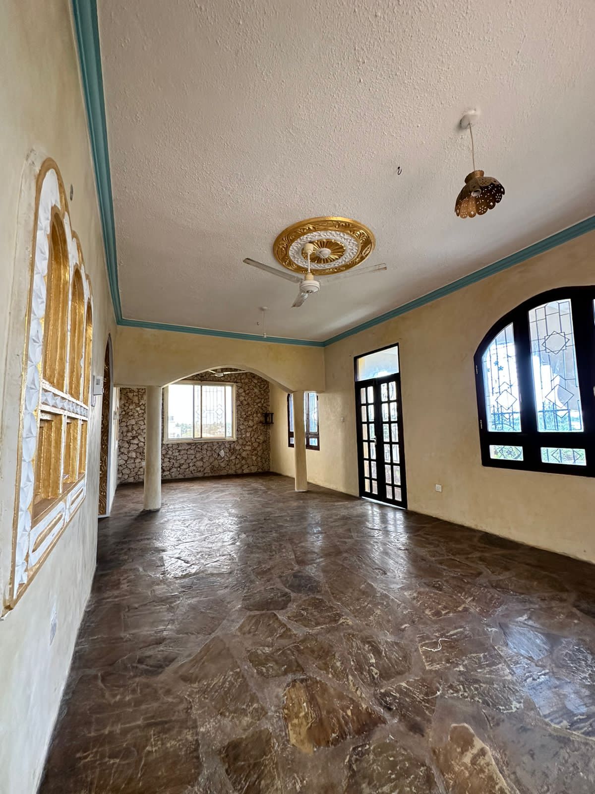 Modern 2-bedroom apartment for rent on Casuarina Road, Malindi. Prime location near Kilili Baharini, offering comfort, security, and convenience at KSh 30,000 monthly.