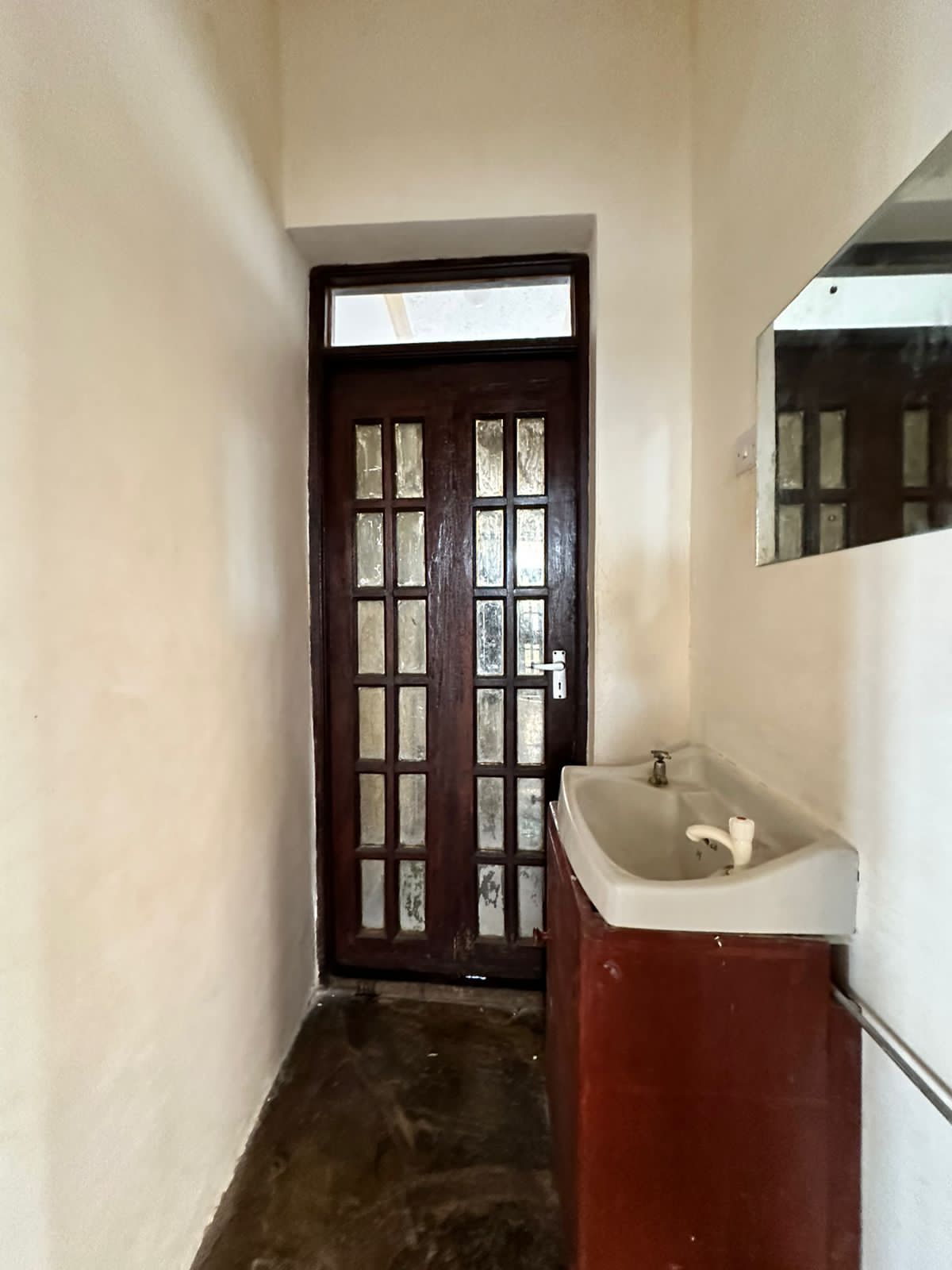 Modern 2-bedroom apartment for rent on Casuarina Road, Malindi. Prime location near Kilili Baharini, offering comfort, security, and convenience at KSh 30,000 monthly.