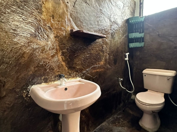 Modern 2-bedroom apartment for rent on Casuarina Road, Malindi. Prime location near Kilili Baharini, offering comfort, security, and convenience at KSh 30,000 monthly.