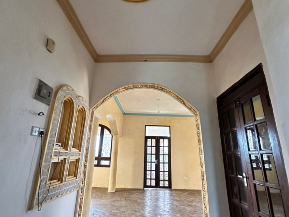 Modern 2-bedroom apartment for rent on Casuarina Road, Malindi. Prime location near Kilili Baharini, offering comfort, security, and convenience at KSh 30,000 monthly.