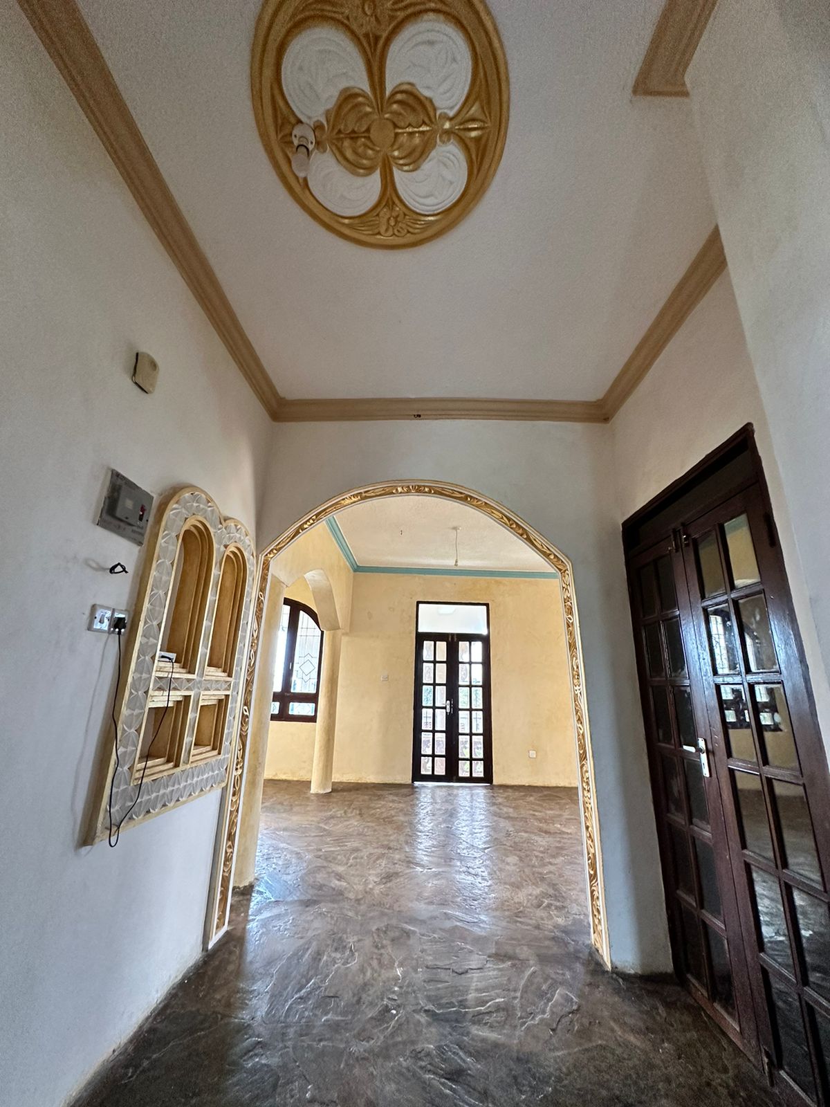 Modern 2-bedroom apartment for rent on Casuarina Road, Malindi. Prime location near Kilili Baharini, offering comfort, security, and convenience at KSh 30,000 monthly.