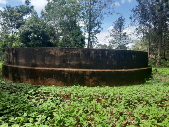 Prime 604-acre agricultural land for sale in Makuyu Murang’a with red soil, dams, coffee factory, and direct tarmac access.