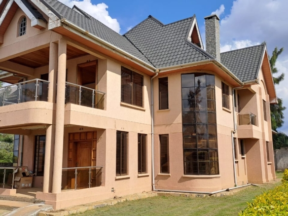 Luxury 5 bedroom all ensuite house with mahogany finishes, bamboo flooring, guest wing, and underground water tank in Baruti West, Nakuru by Mkaazi Real Estate LTD.