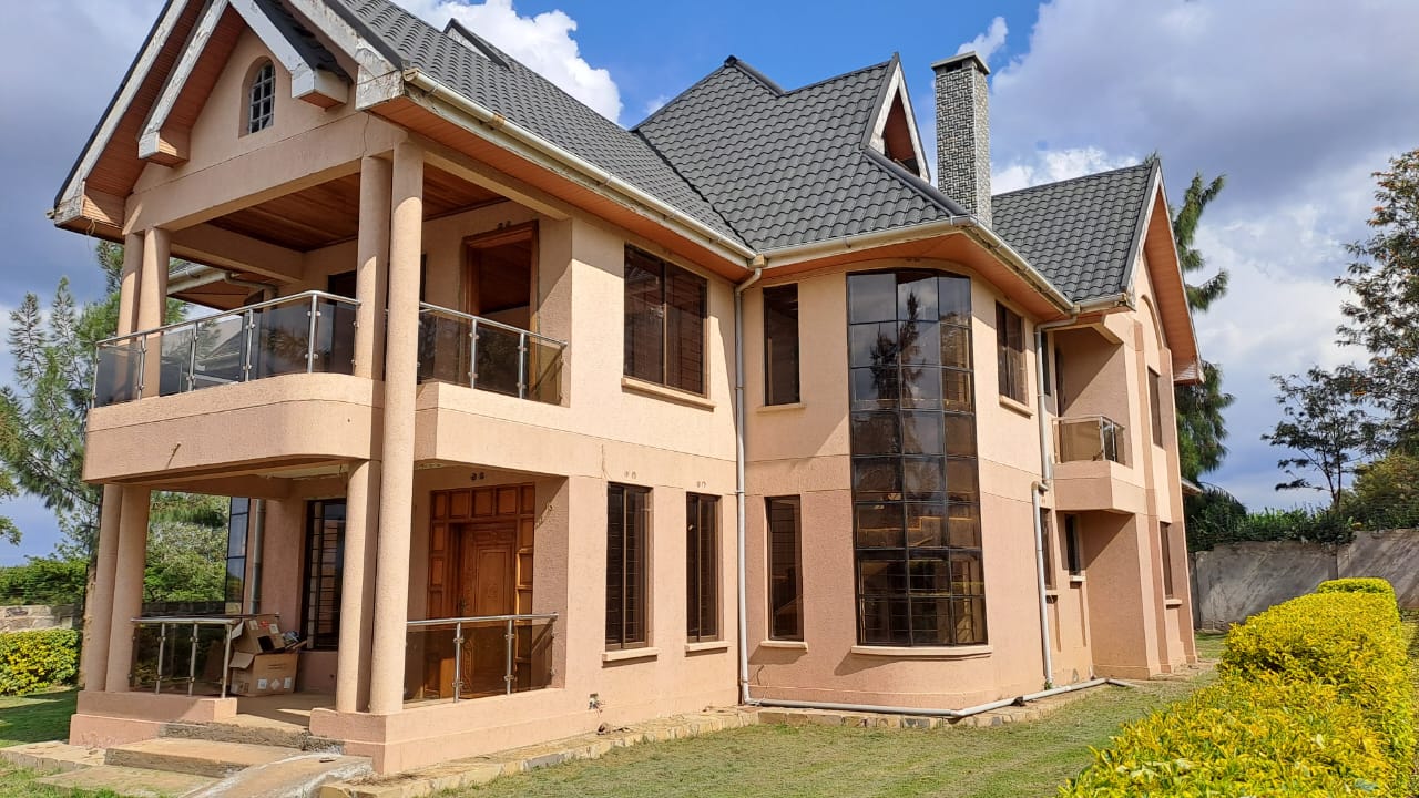 Luxury 5 bedroom all ensuite house with mahogany finishes, bamboo flooring, guest wing, and underground water tank in Baruti West, Nakuru by Mkaazi Real Estate LTD.