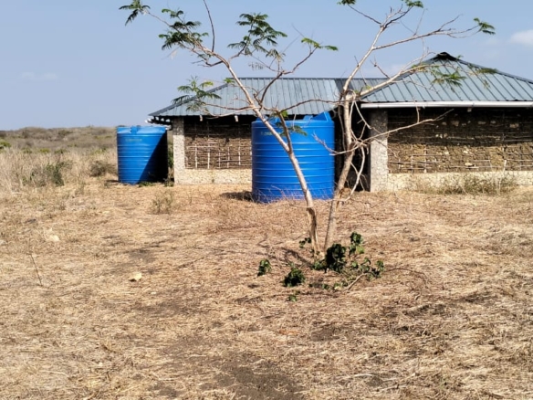 10-acre agricultural land with farmhouse and water tanks for sale in Shomela Marafa, Kilifi County.