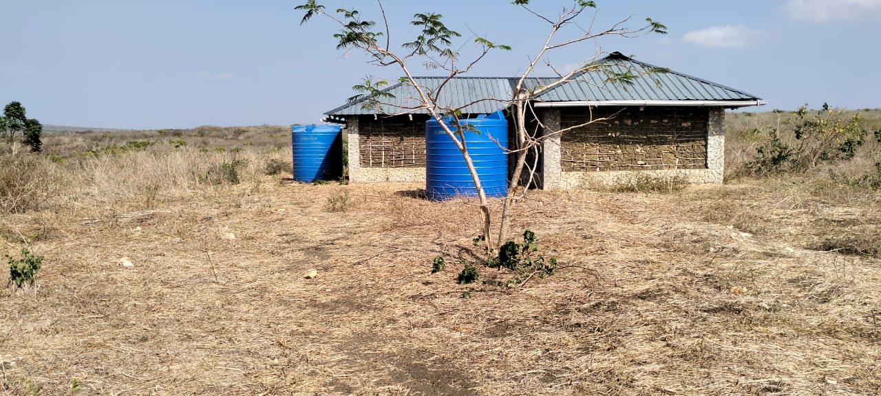 10-acre agricultural land with farmhouse and water tanks for sale in Shomela Marafa, Kilifi County.