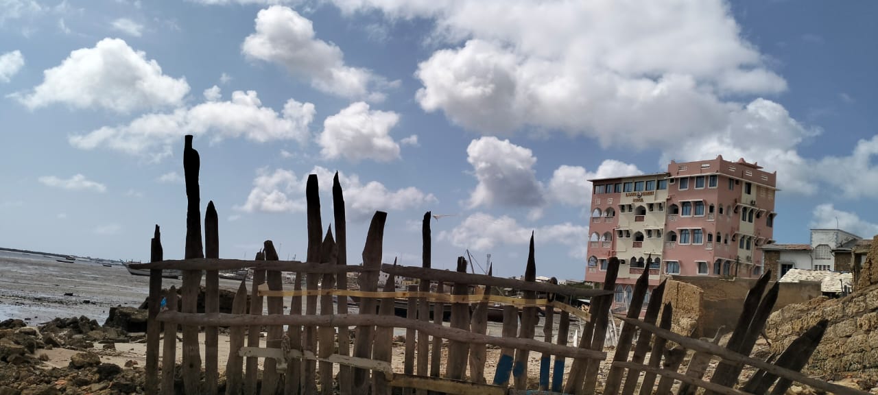 Beachfront plot for sale in Wyoni Lamu measuring 50 x 100 feet with ocean views