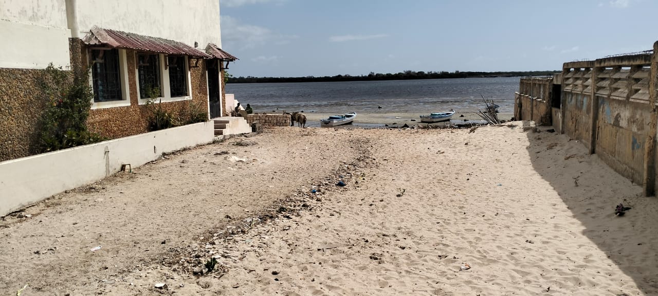 Beachfront plot for sale in Wyoni Lamu measuring 50 x 100 feet with ocean views