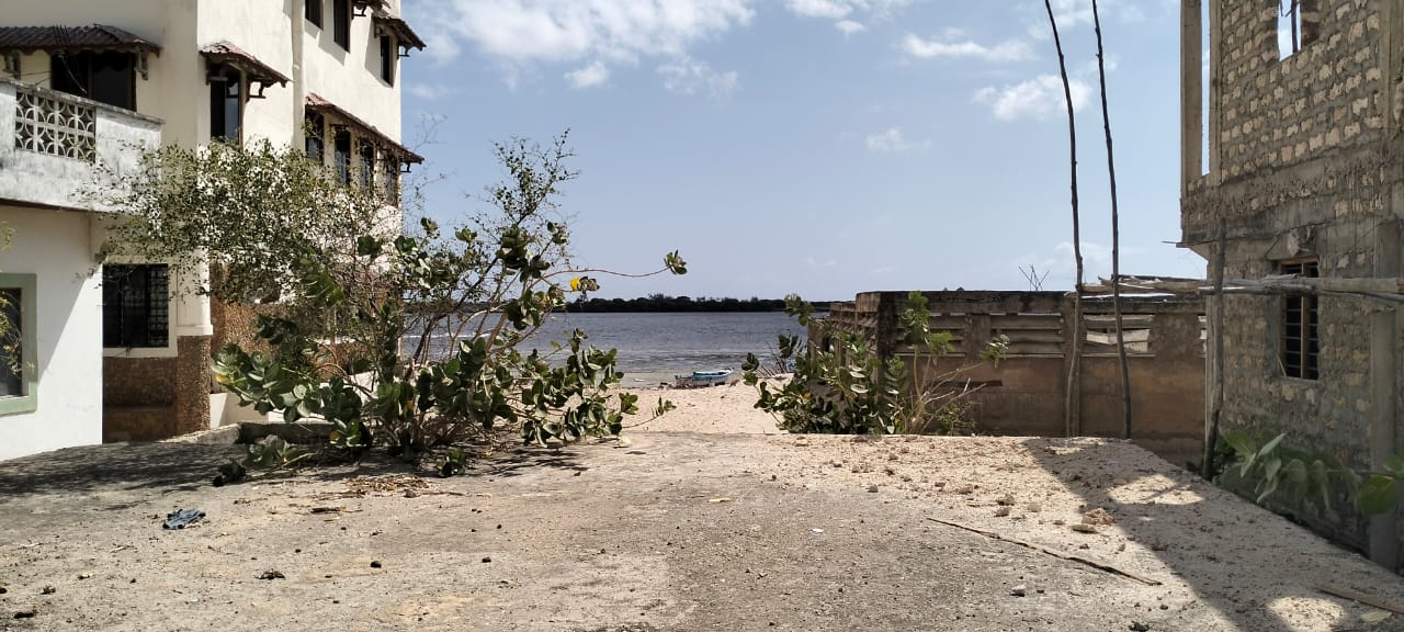Beachfront plot for sale in Wyoni Lamu measuring 50 x 100 feet with ocean views