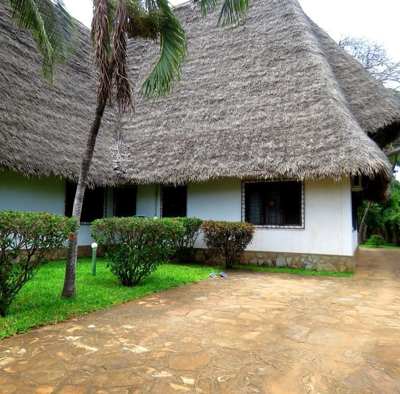 4br for sale in Malindi Frangiani road own compound 1 acre