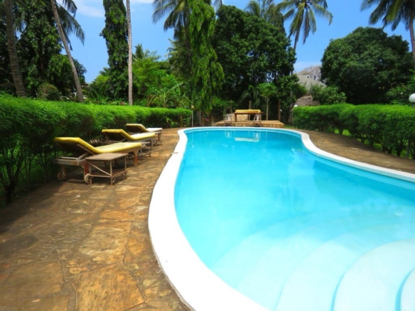 4br for sale in Malindi Frangiani road own compound 1 acre