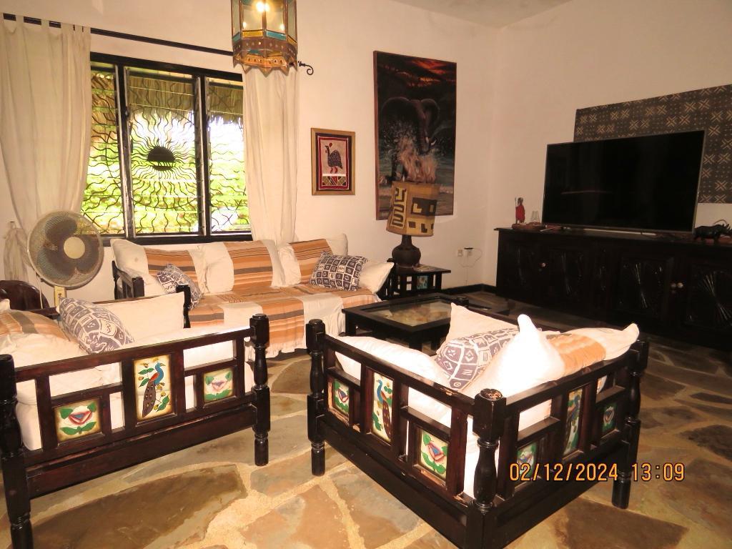 4br for sale in Malindi Frangiani road own compound 1 acre